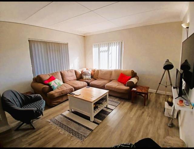 6 BEDROOM HOUSE FOR SALE IN STILBAAI-WES